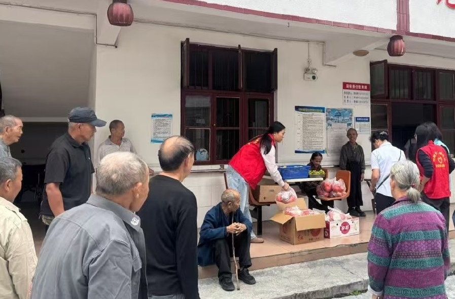 中秋送温情，关爱暖夕阳——默戎镇开展敬老院中秋节关爱活动