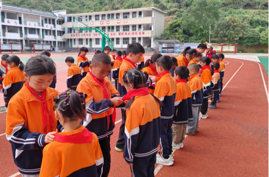 红领巾薪火相传 少年心向党启航——古阳镇河蓬九年制学校举行建队日新队员入队仪式