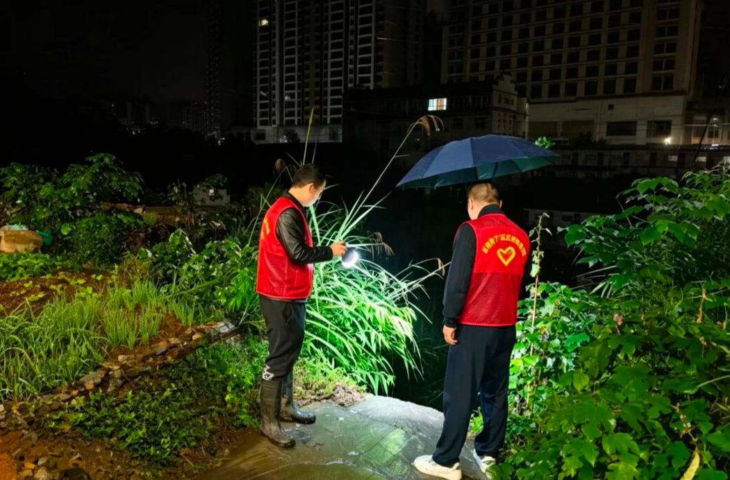 闻“汛”而动 古阳镇广场社区扎实开展暴雨防汛巡查