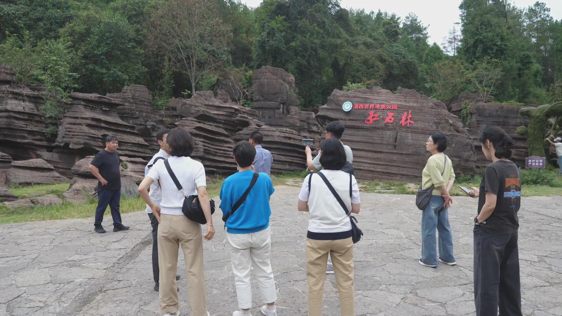 大张家界国际旅游区产业发展联盟启动 古丈依托红石林景区一体化优势迎来境外游客增长潮