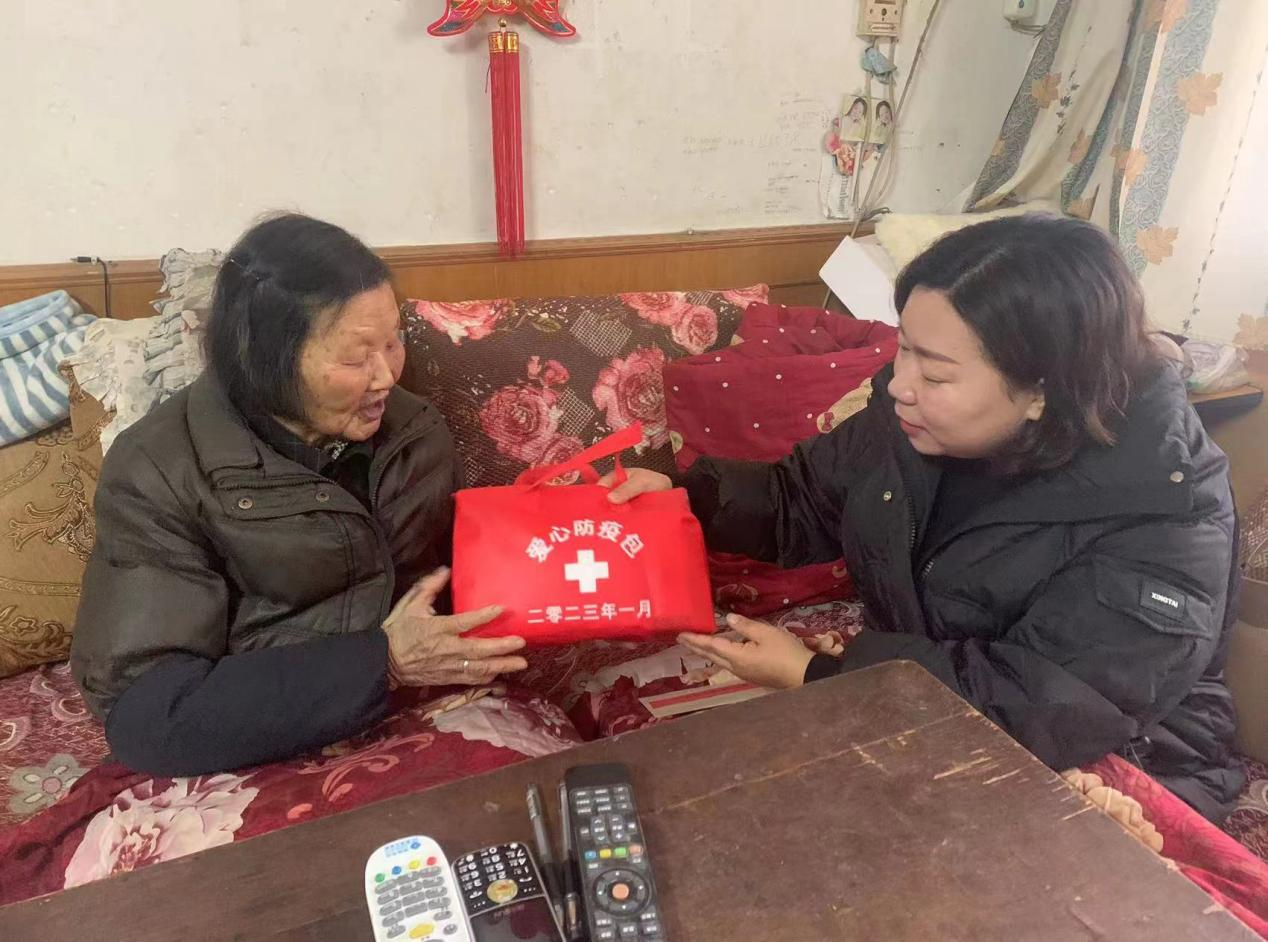 【我为群众办实事】以爱为伴 聚力同行 温暖2022