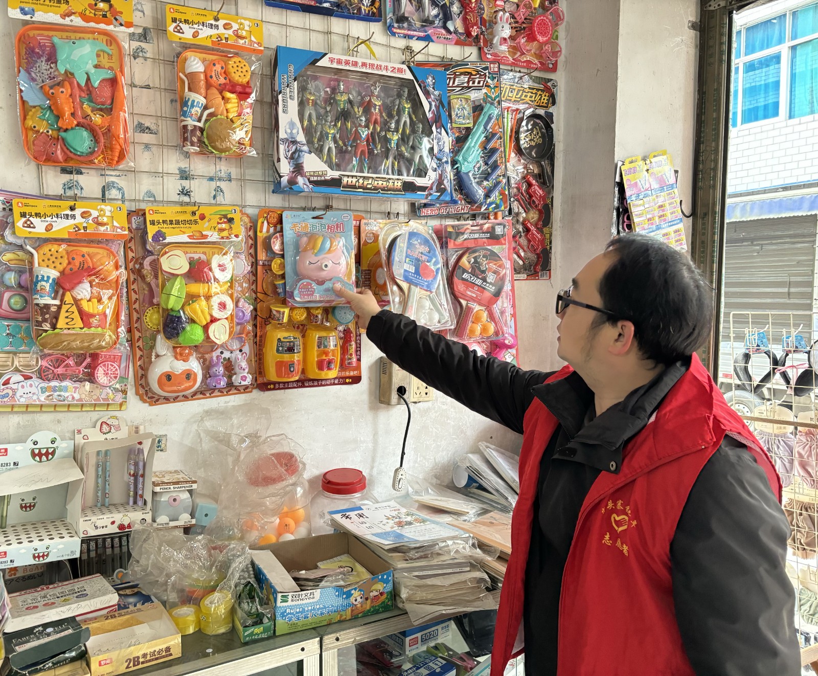 古丈县岩头寨镇： “扫黄打非”节前检查 助力优化营商环境
