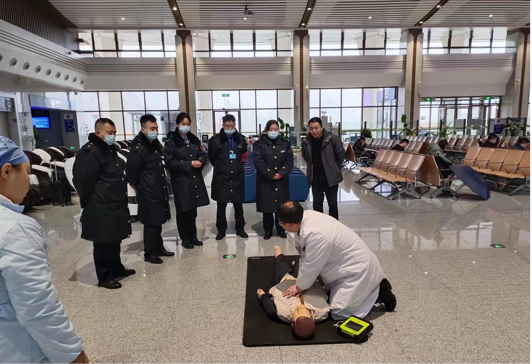 古丈县卫健局为公共场所配备自动除颤仪（AED）