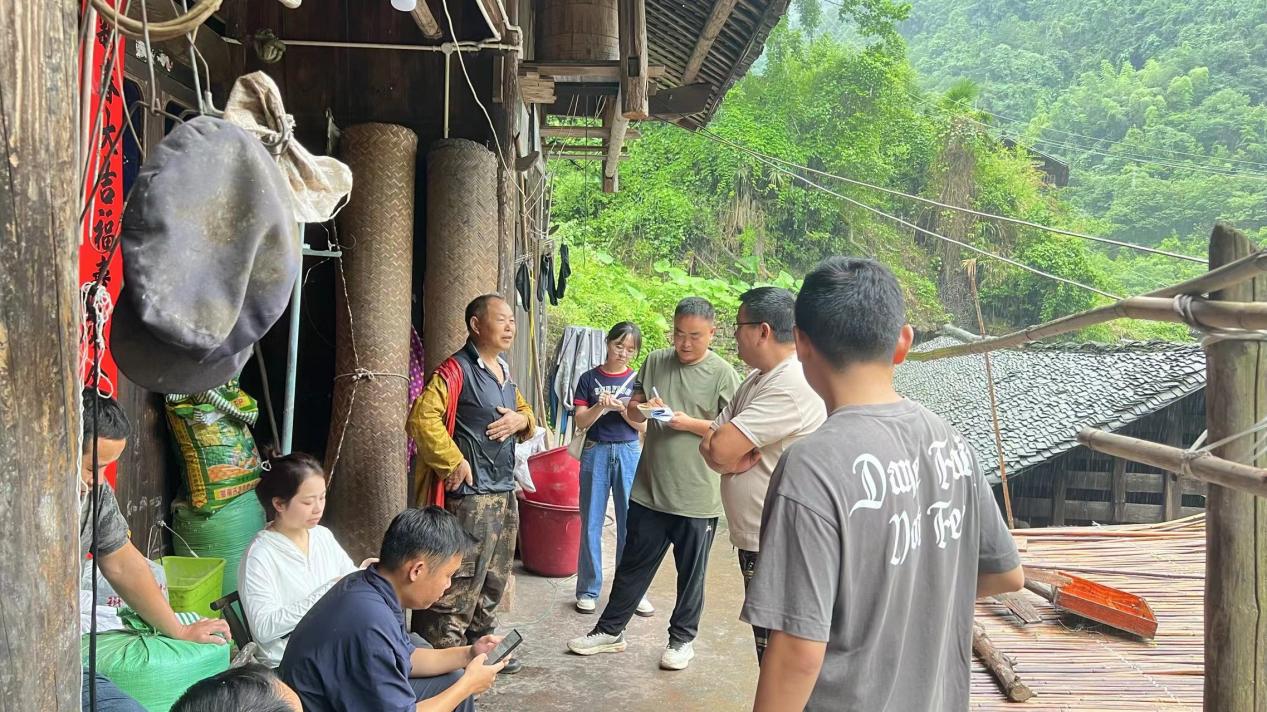 坪坝镇：镇村同心战暴雨 抗洪抢险保民安