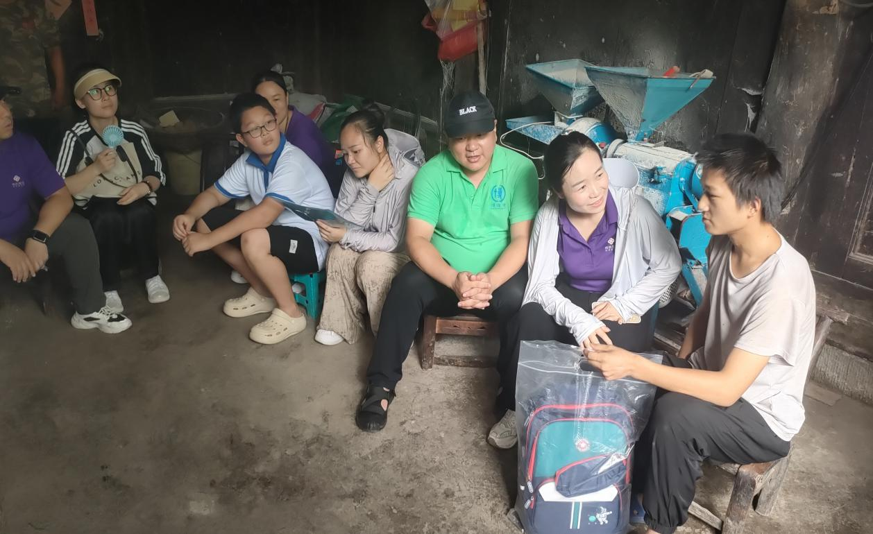 古丈团县委携手博商长沙慈善俱乐部开展走访助学活动，共筑爱心桥梁