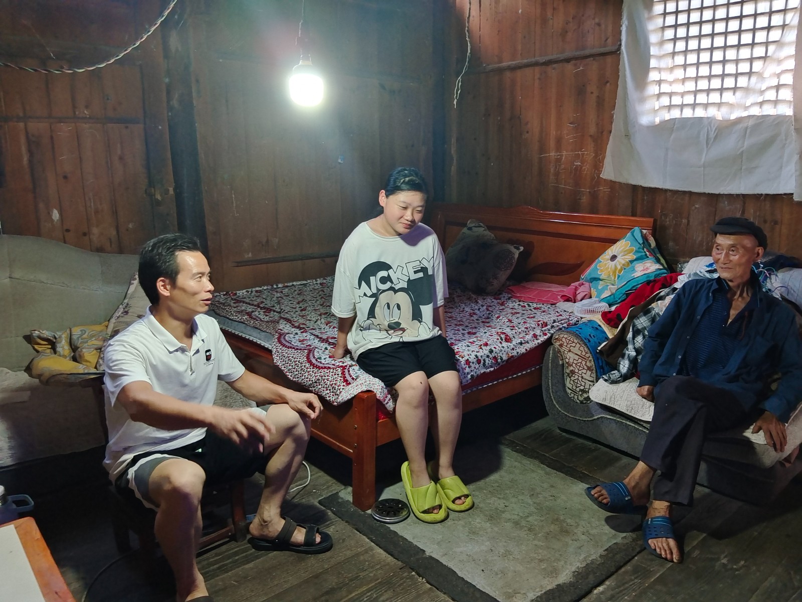 家校携手同心，共筑平安暑假——断龙中学暑期走访活动