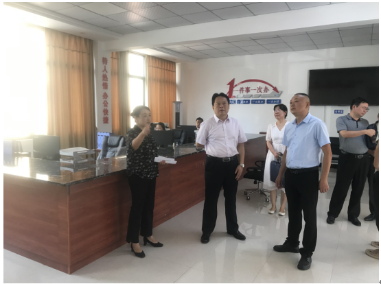 湘西州行政审批服务局一行到古丈县调研行政审批和政务服务工作