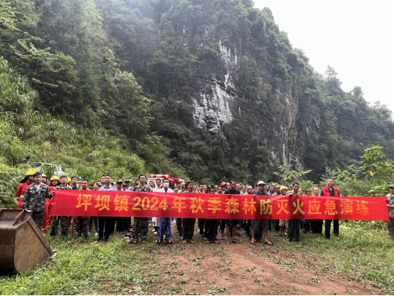 坪坝镇：森林防火不松懈，实战演练筑平安