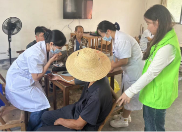 断龙山镇：健康守护，情暖夕阳