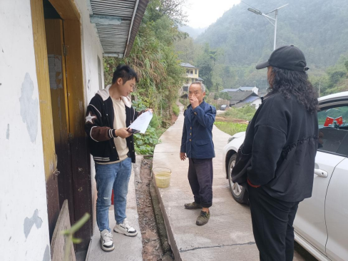 坪坝镇：力保民生与守护青山
