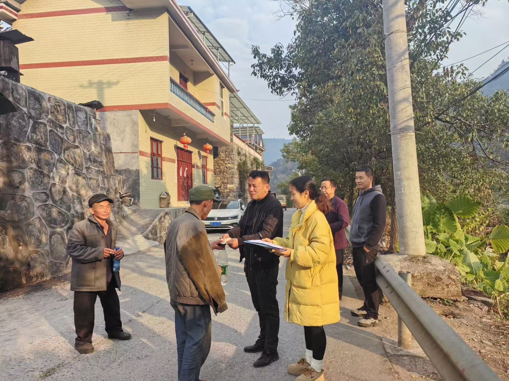 坪坝镇：情系基层一线，走访温暖人心