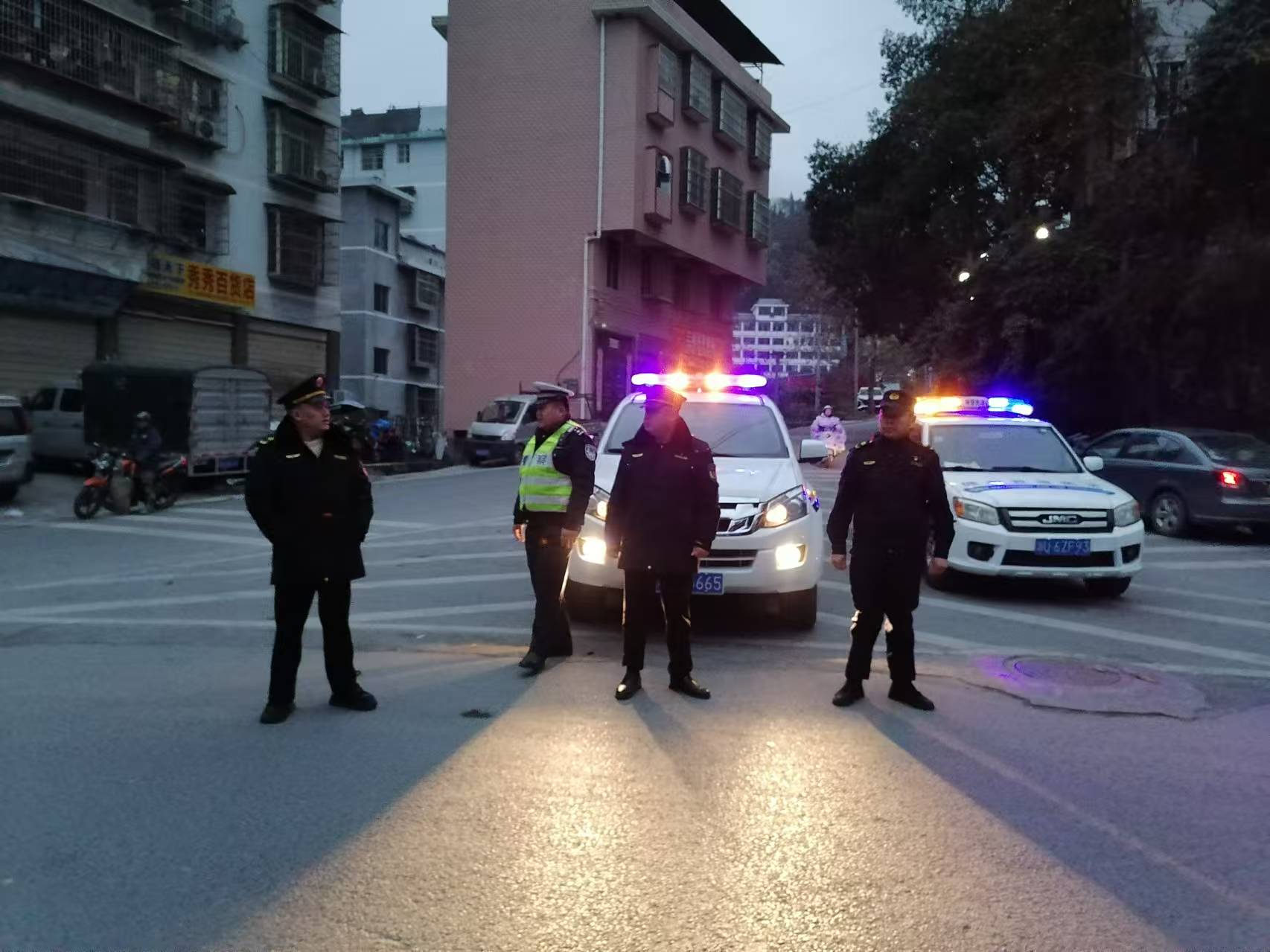 古丈：开展联合执法，严打三轮车违规载客乱象