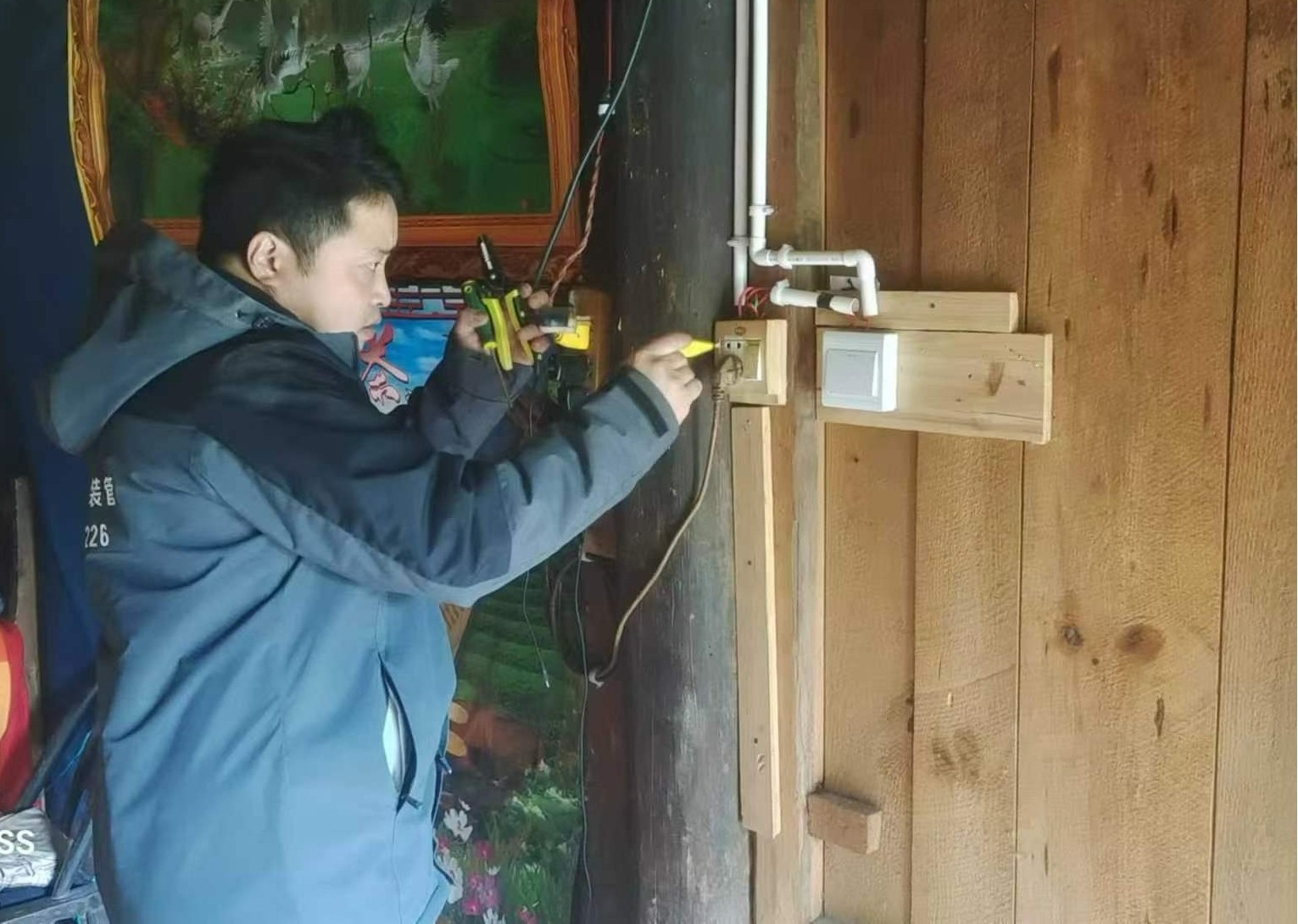 古丈县古阳镇：用电安全大排查，点亮乡村平安灯