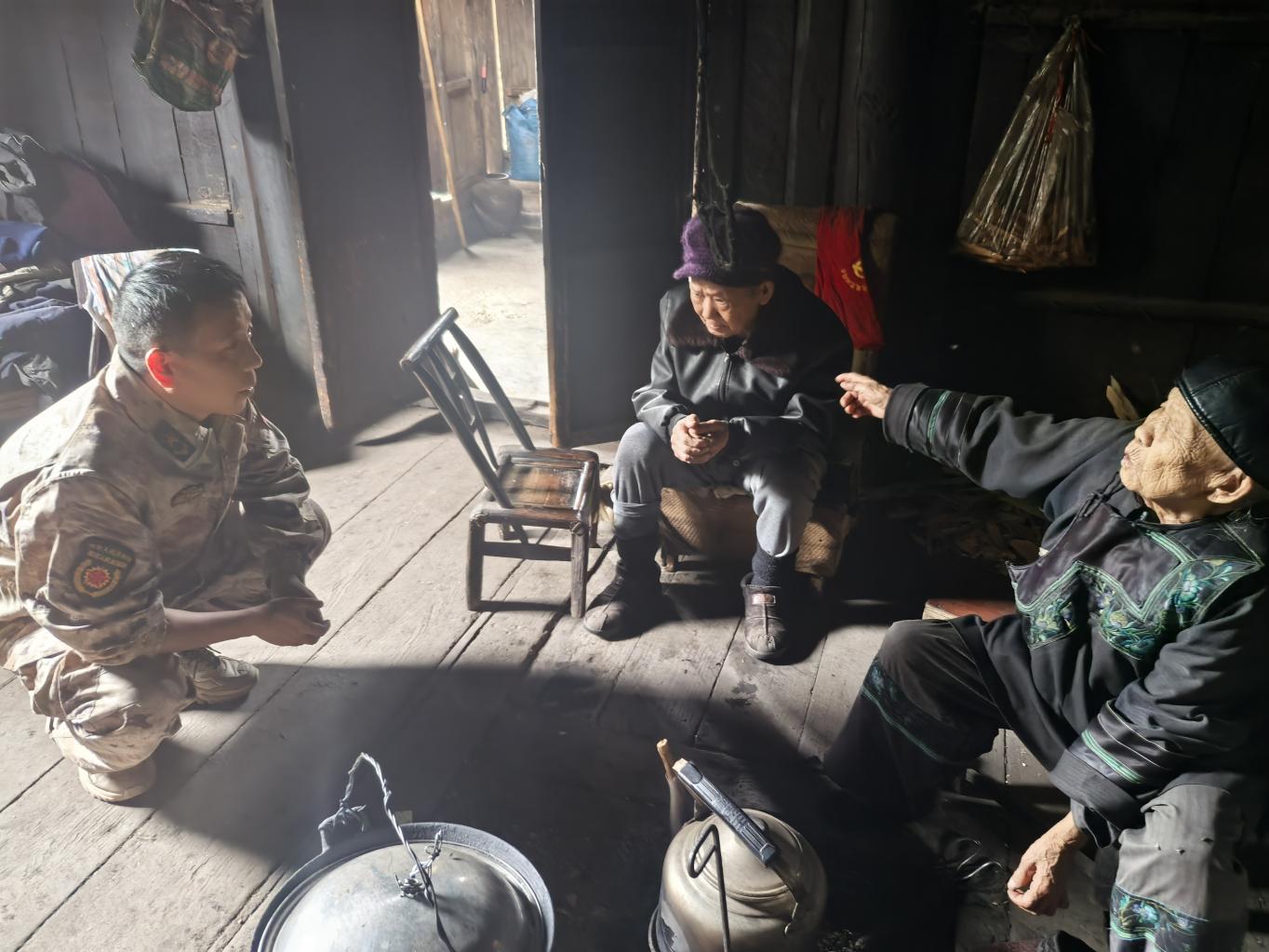 古丈县坪坝镇：元旦走访暖人心 关爱老兵显真情