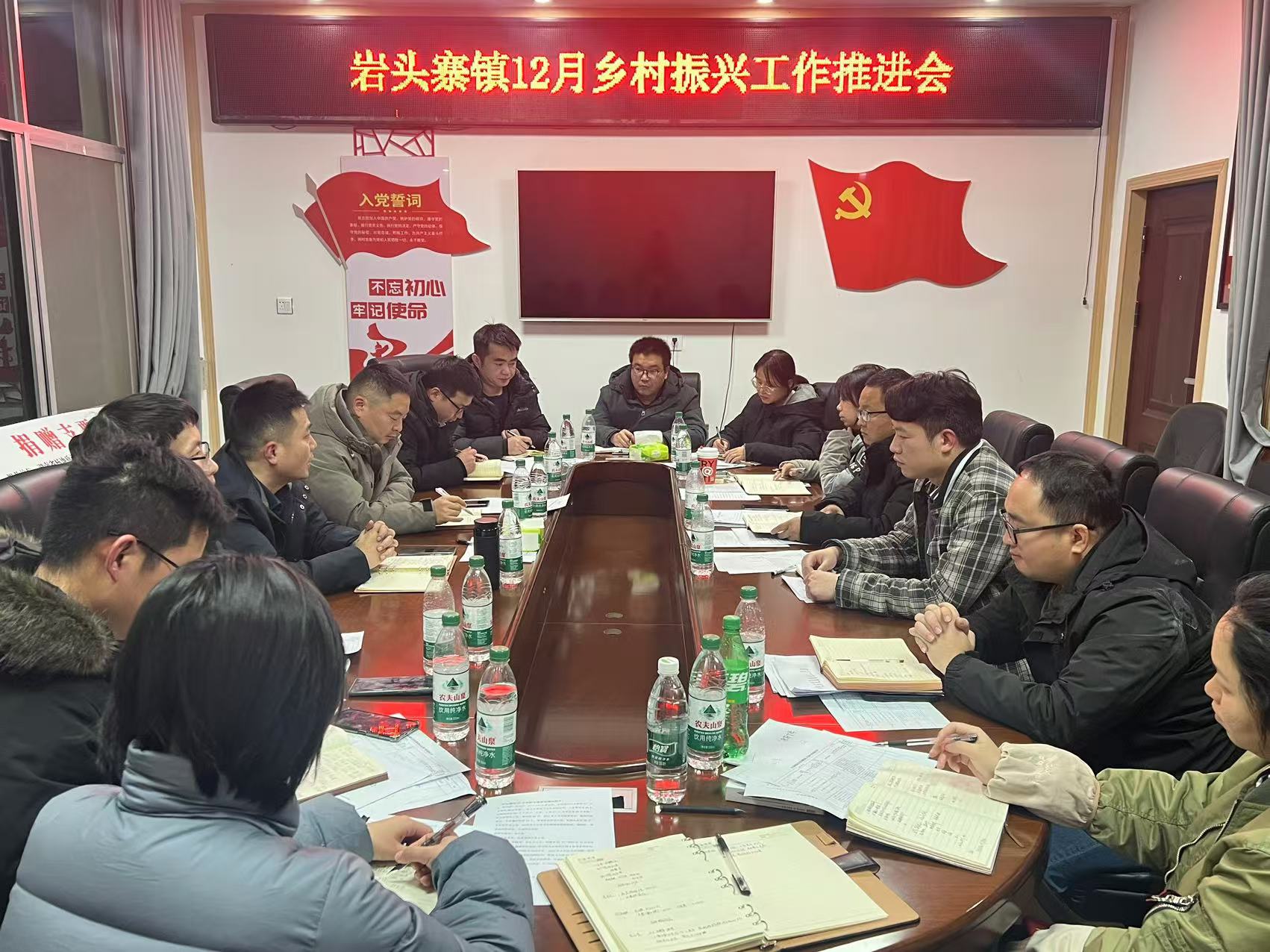 岩头寨镇：乡村振兴“一路生花”