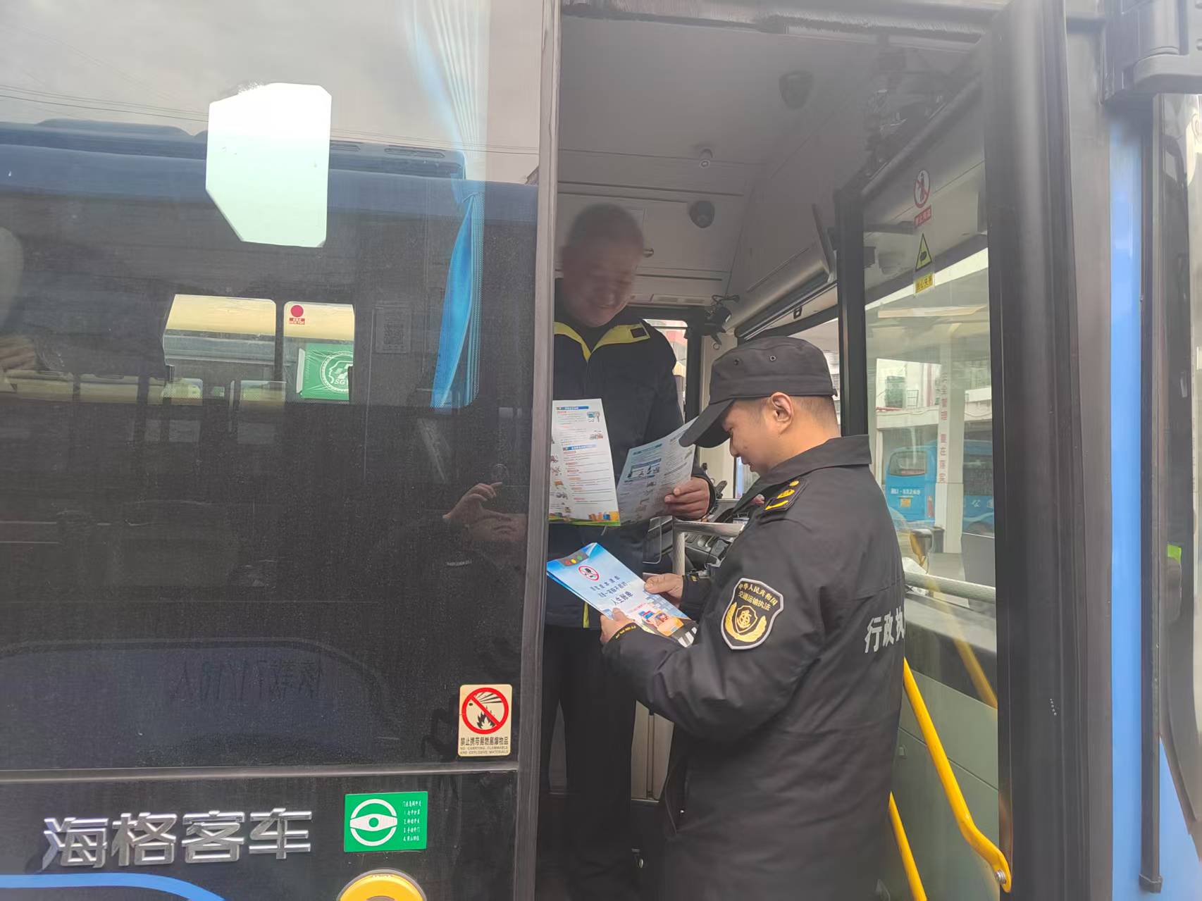 古丈交通运输执法全力护航春运回家路