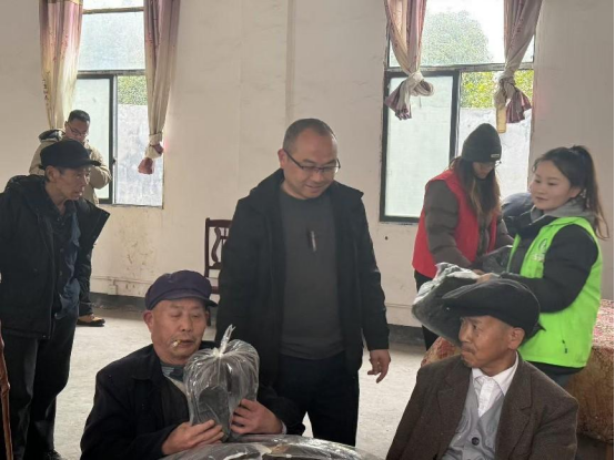 断龙山镇：春节“爱老”行动，温暖不打烊