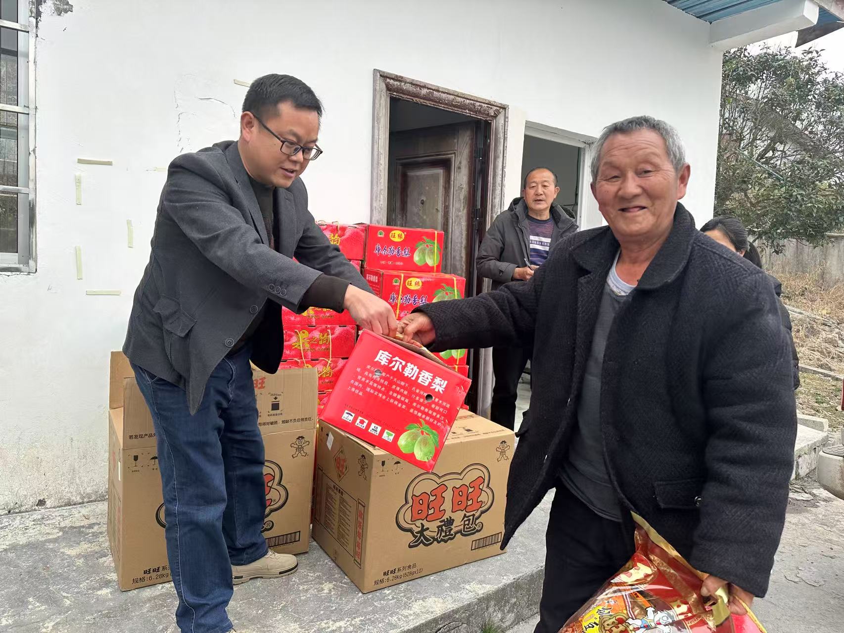 高峰镇开展年终走访慰问活动