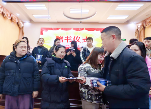 古丈县1.6万师生点亮新学期 共绘新蓝图