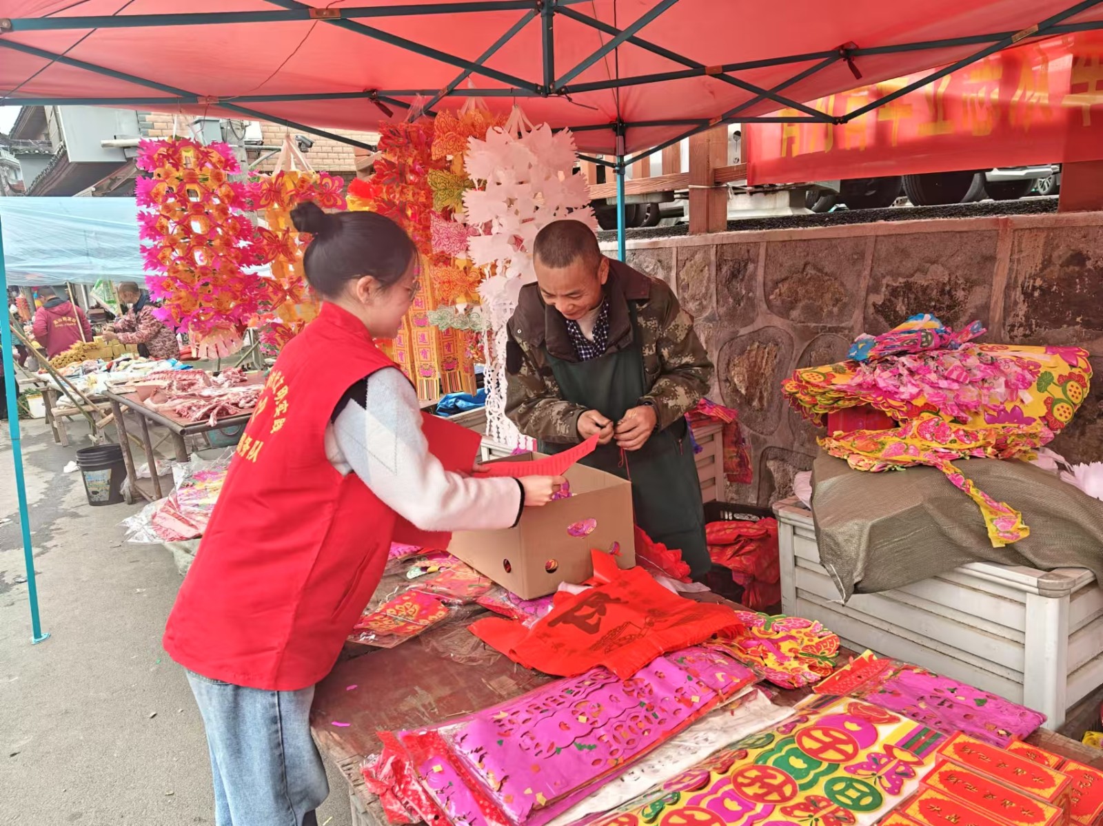 断龙山镇开展“文明祭祀，共绘绿色家园新画卷”主题宣传活动