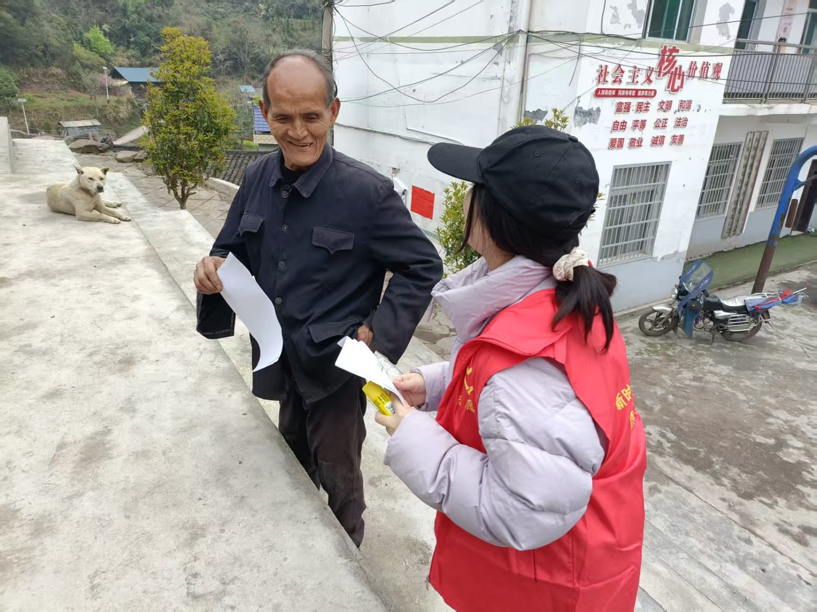 坪坝镇多措并举  筑牢清明节期间森林防火“安全网”