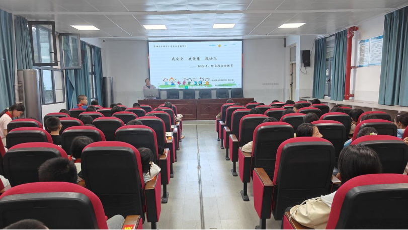 筑牢“双防”防线，呵护学生成长——默戎镇九年一贯制学校防性侵、防自残讲座