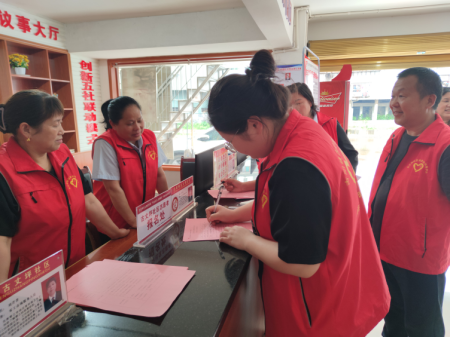 党建引领汇志愿 服务惠民谱新篇 ——古丈坪社区启动“专业社工+志愿服务”融合试点