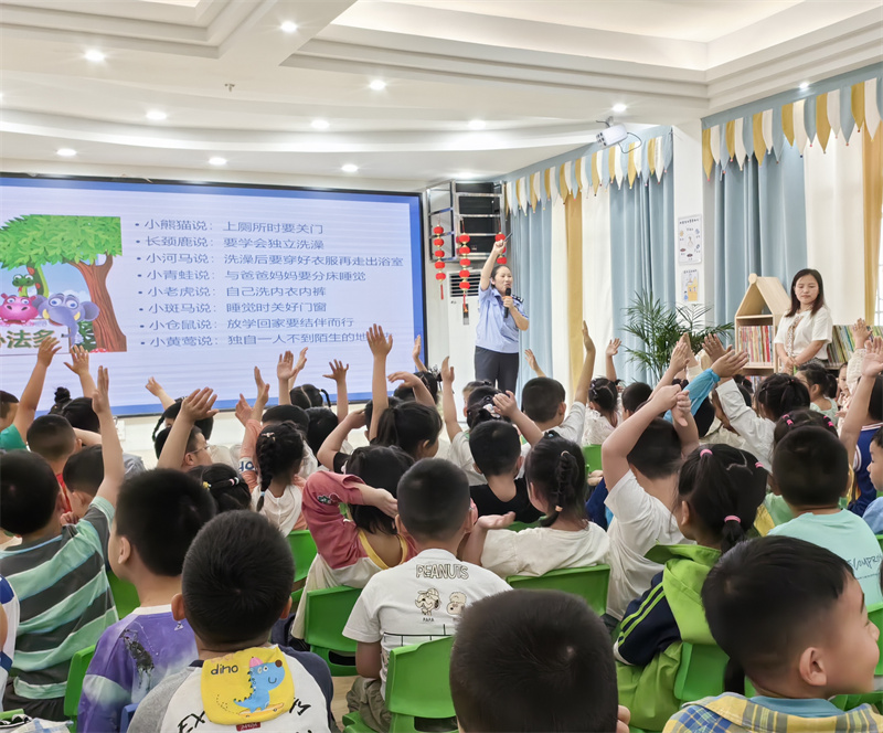 古丈县妇联开展“利剑护蕾·雷霆行动”普法宣传进校园活动