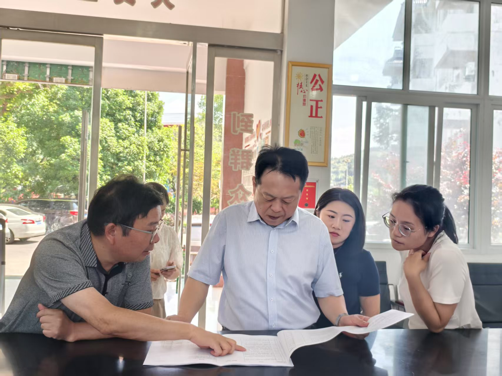 湘西州行政审批服务局一行到古丈县调研行政审批和政务服务工作