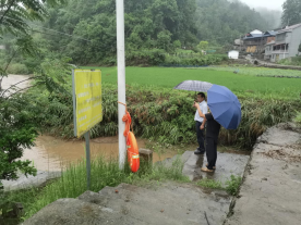 高峰镇：风雨同舟，共筑防汛安全堡垒