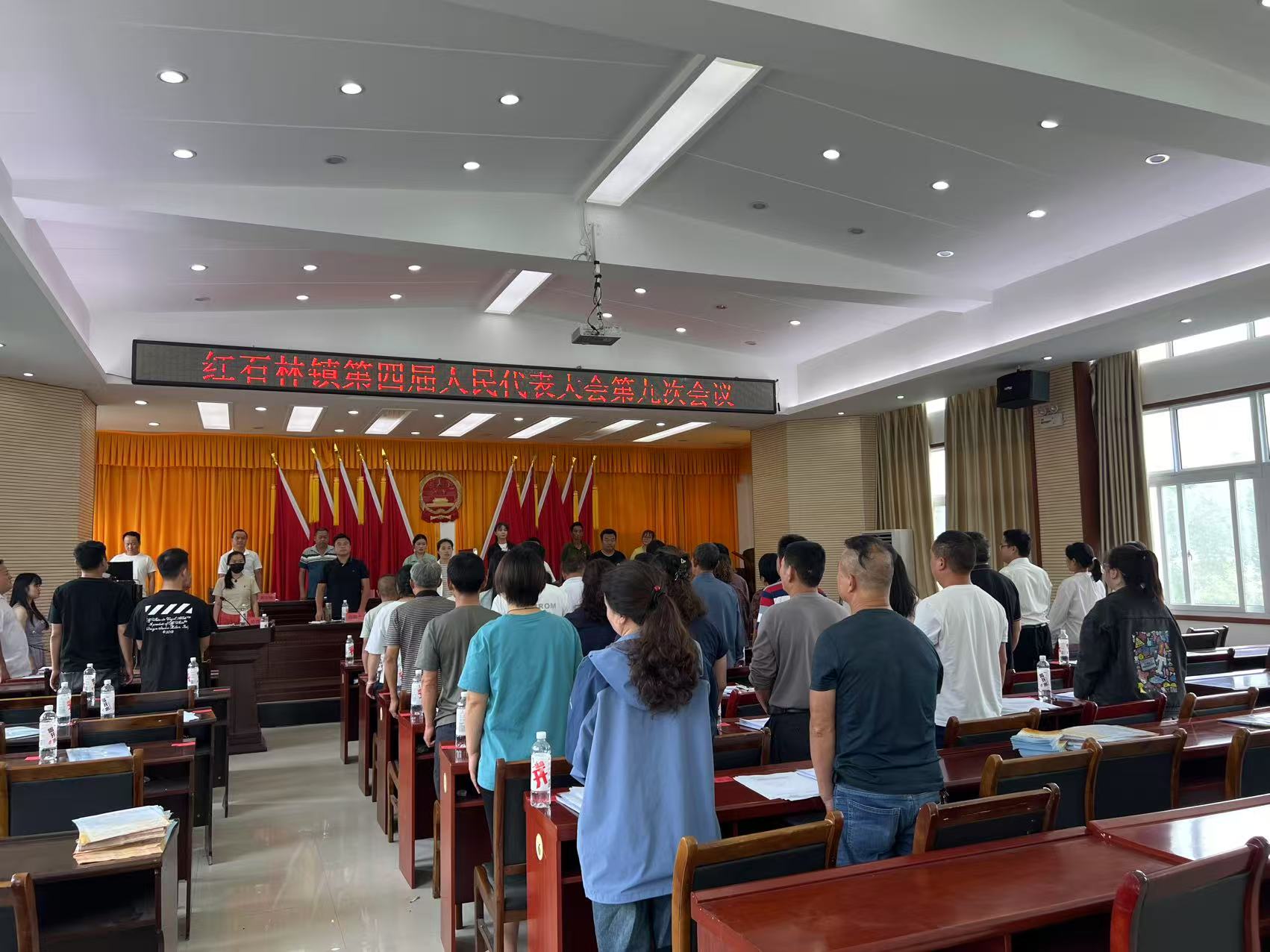 红石林镇第四届人民代表大会第九次会议胜利召开