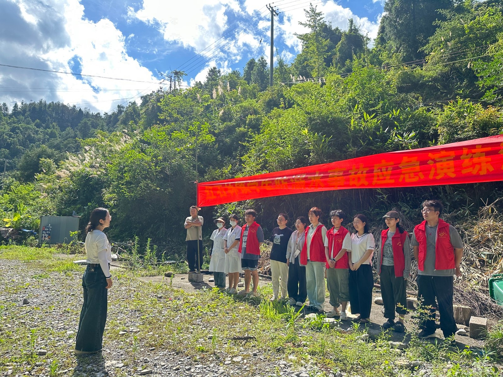 红石林镇：筑牢防溺“安全网”  实战演练护成长