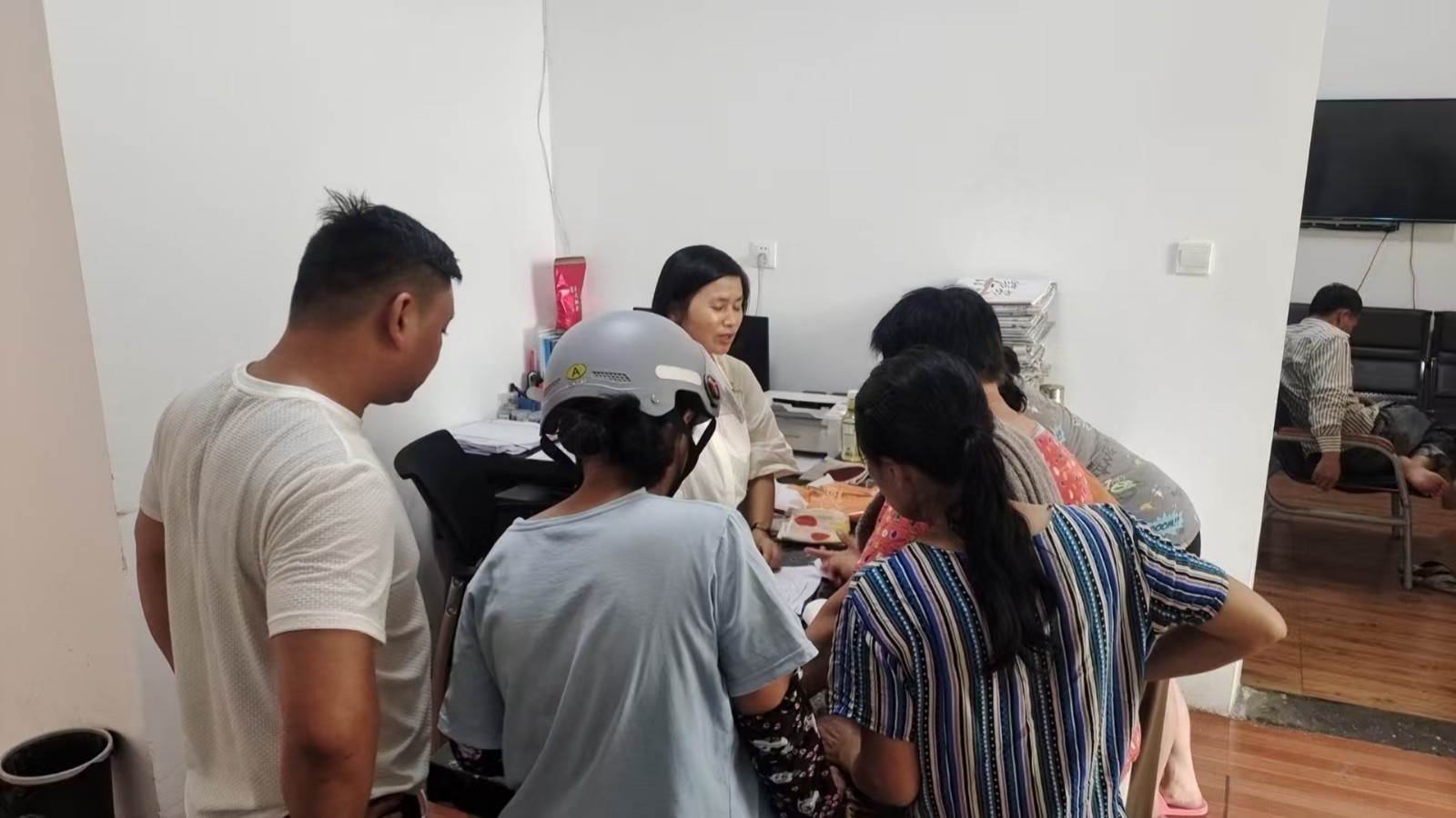 古阳镇罗依溪村：精准发肥惠农户 实干助农促增收