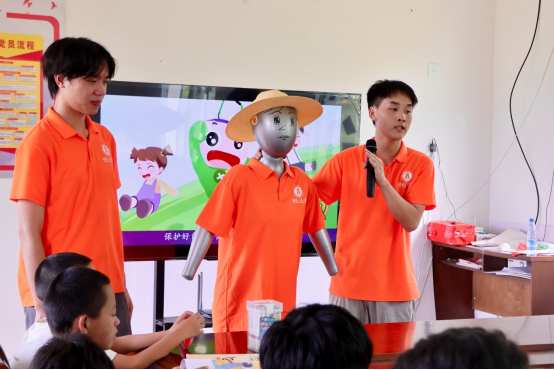 守护成长底色 共筑安全防线 ——白溪关村“篱笆上的牵牛花”活动暖心开展