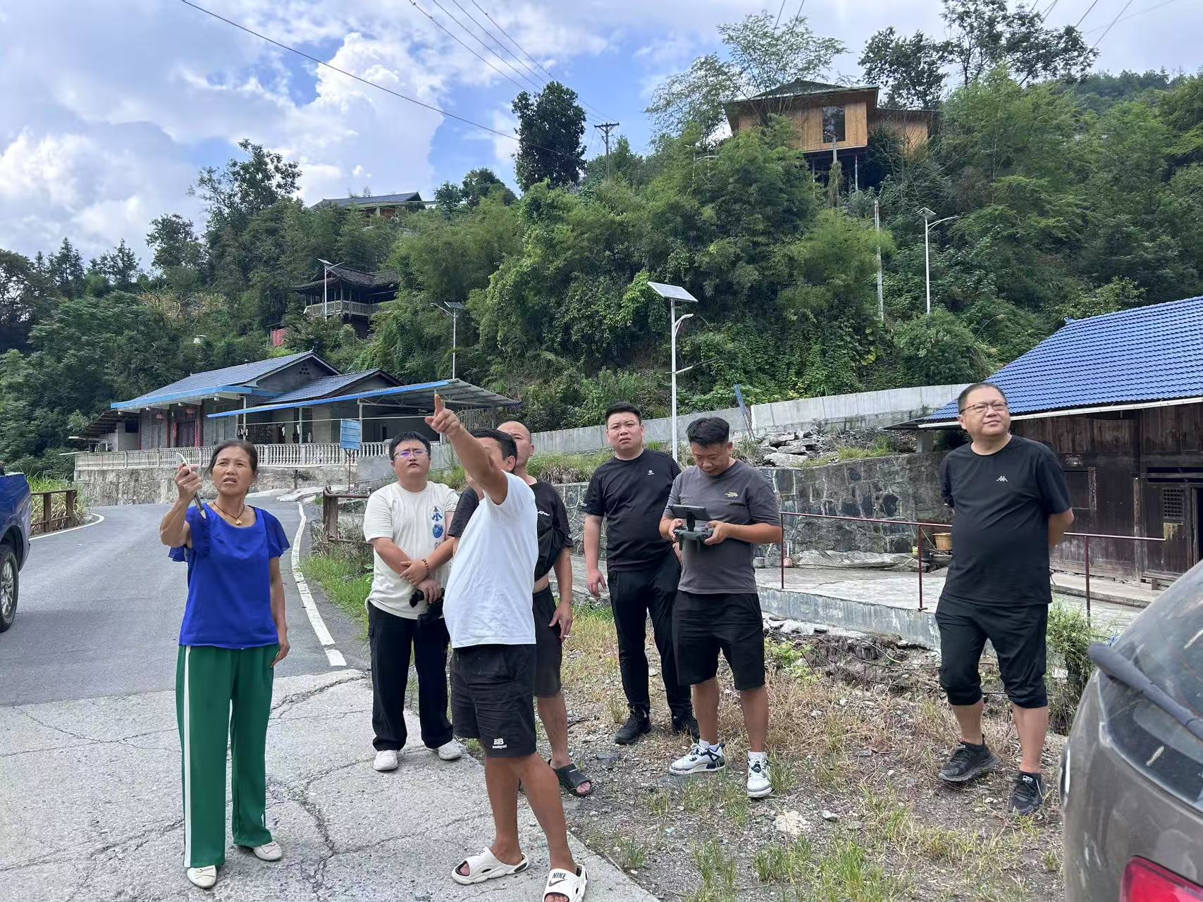 古阳镇开展天坑溶洞污染摸排专项行动