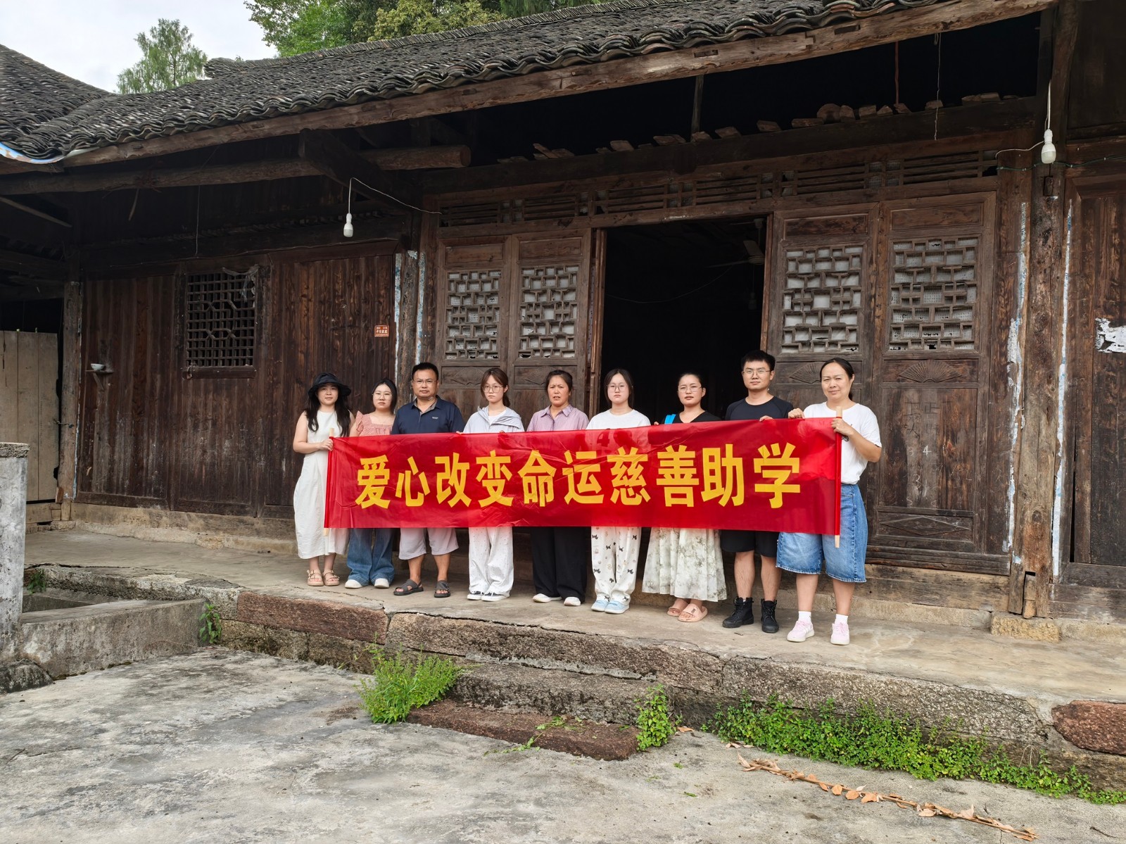 “暖心助学，护航成长”红石林镇人民政府点亮困难学子大学梦