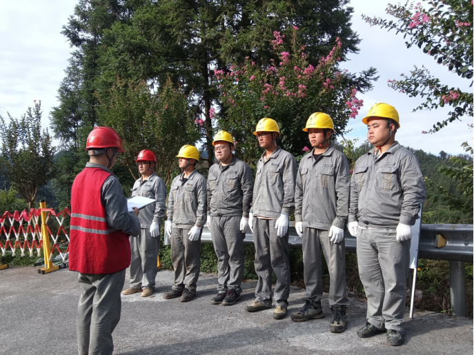 国网古丈县供电公司：青年员工独当一面 杆上作业勇挑大梁