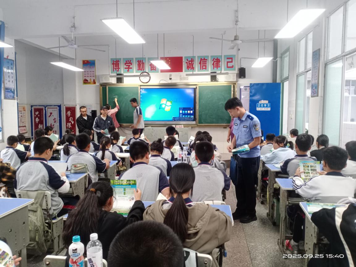 古丈县林业局联合森林公安开展“森林防火知识进校园”活动