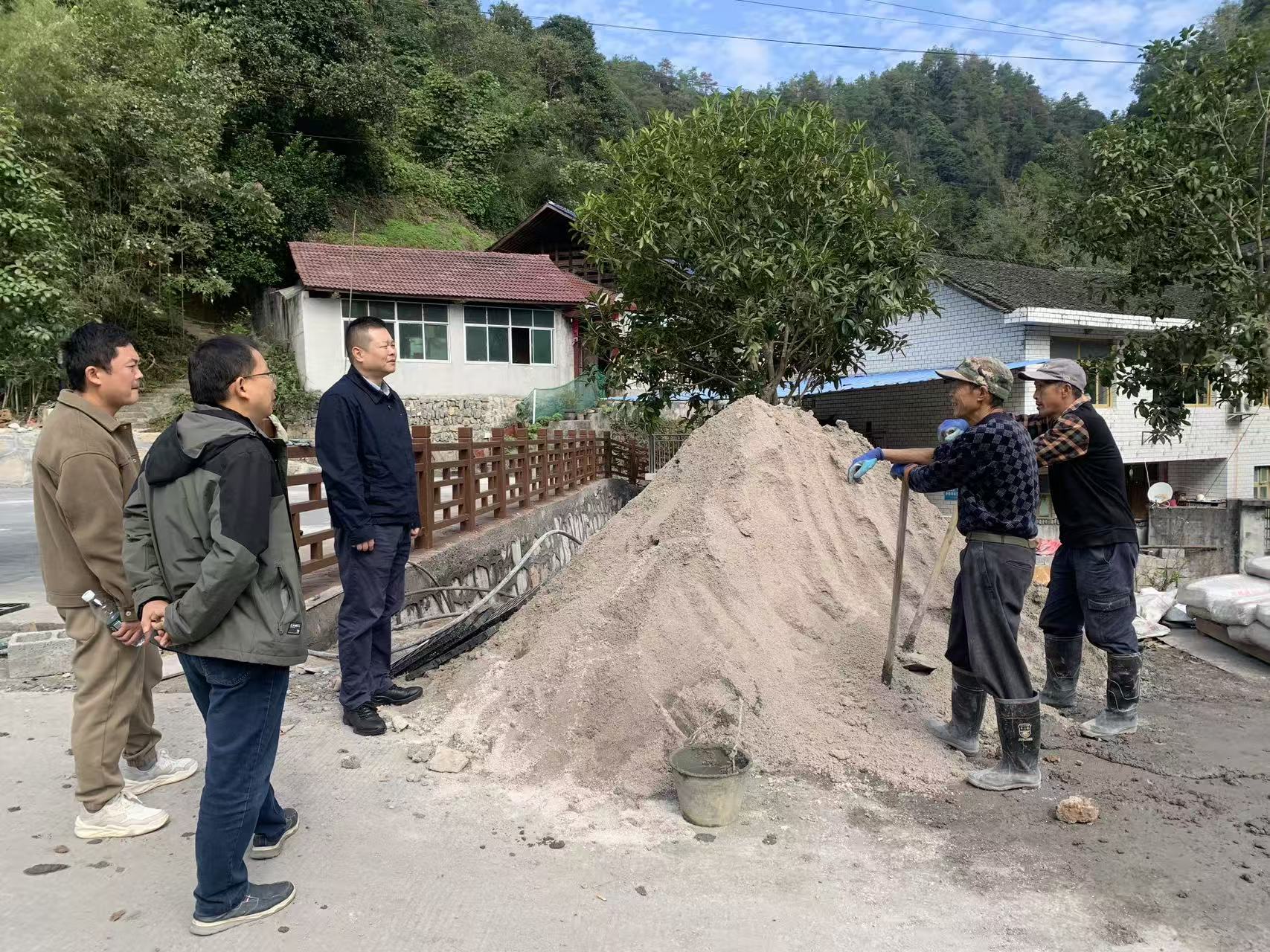 情暖蔡家村 护苗助成长 ——湘西州检察院开展专项帮扶行动