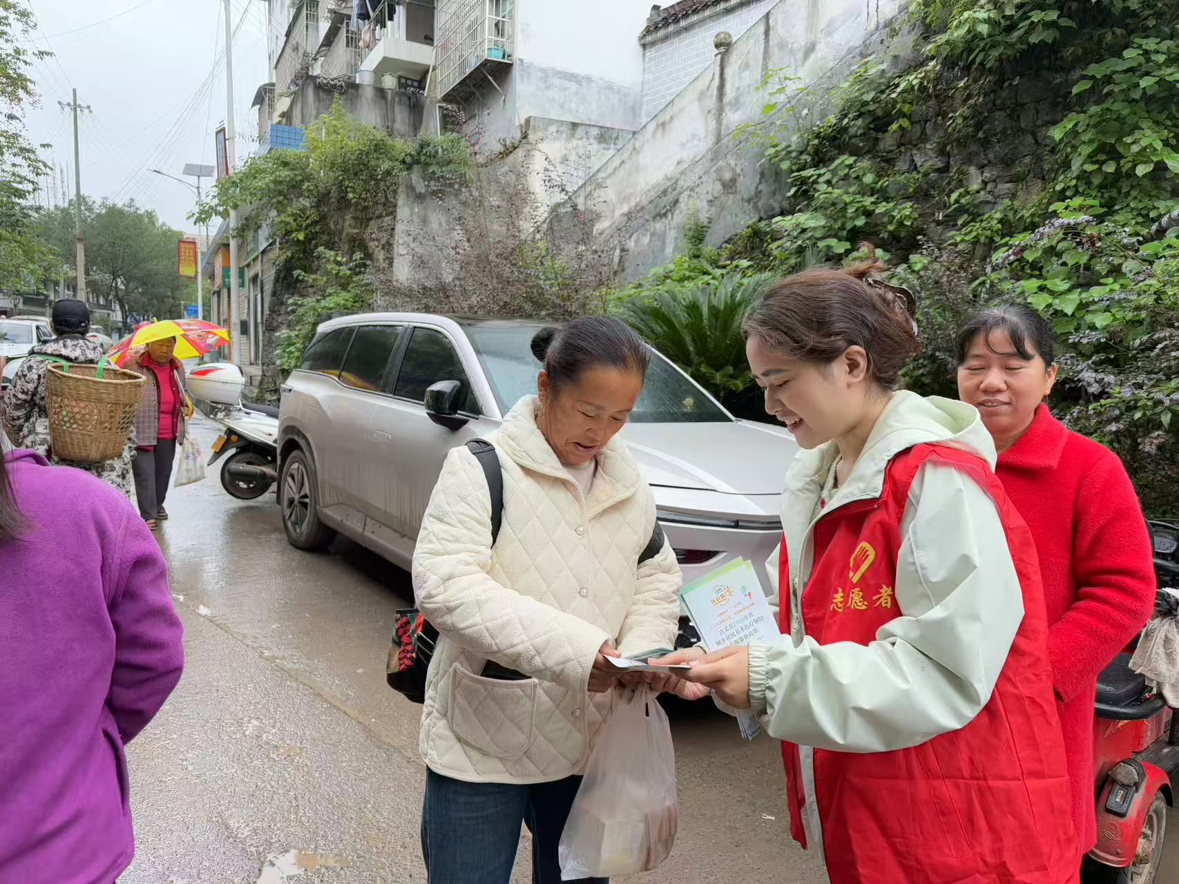 参保有医“靠”，生活更安心——坪坝镇开展医保政策宣传活动