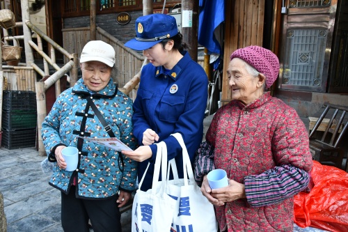 古丈消防救援大队深耕乡村，为孤寡老人筑牢“安全防火墙”