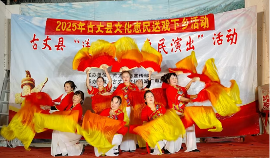 坪坝镇：送戏下乡进农村，文化甘霖润民心