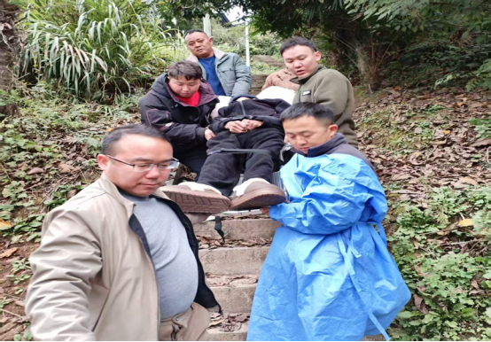 高峰镇：疾速救援 爱心护航暖人心