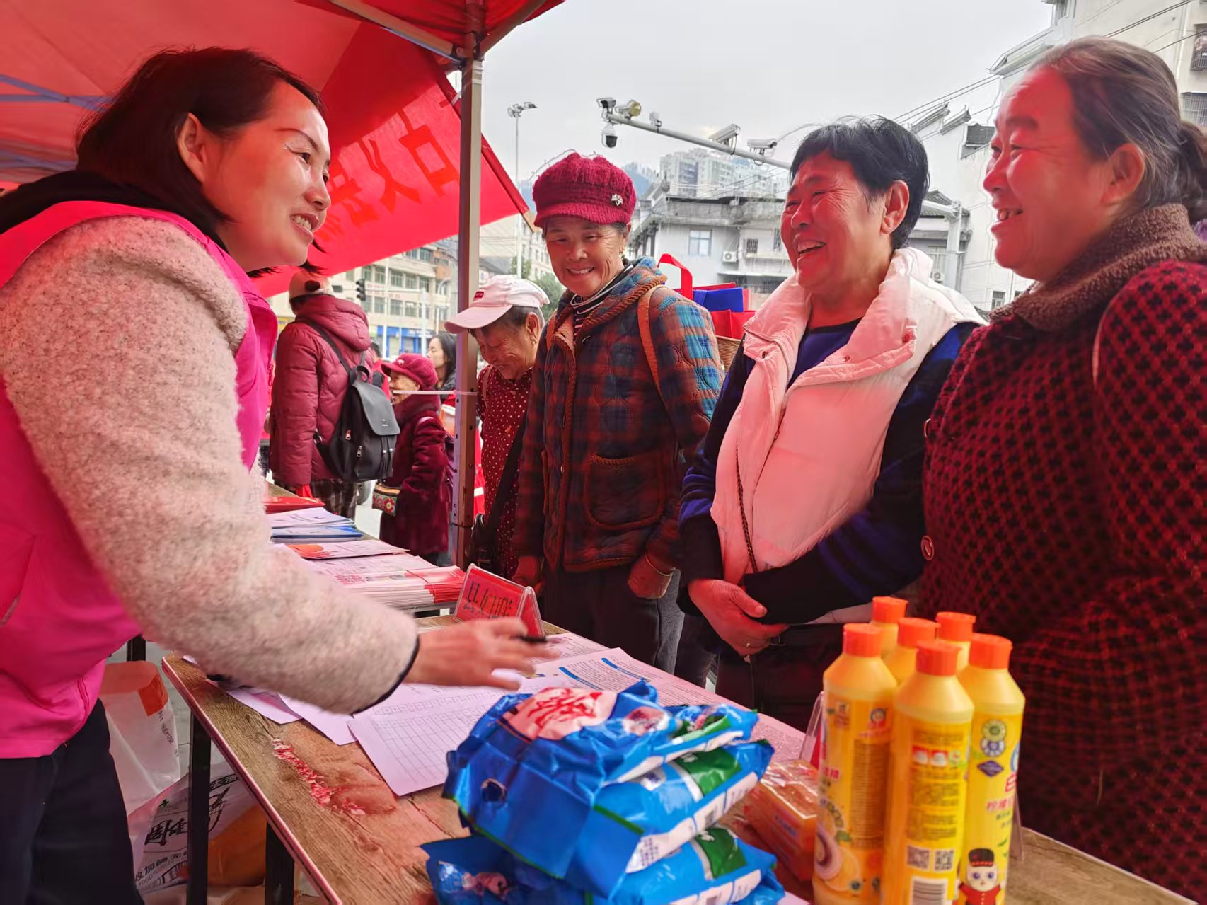 古丈县妇联开展“向阳花开·家教伴成长”有奖问答宣传活动