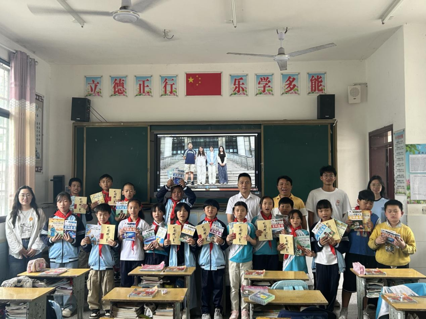 山石聚光映初心 志愿同行暖山乡 ——岩头寨镇志愿服务工作纪实