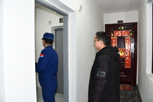 古丈消防夜查高层住宅小区 筑牢夜间安全防线