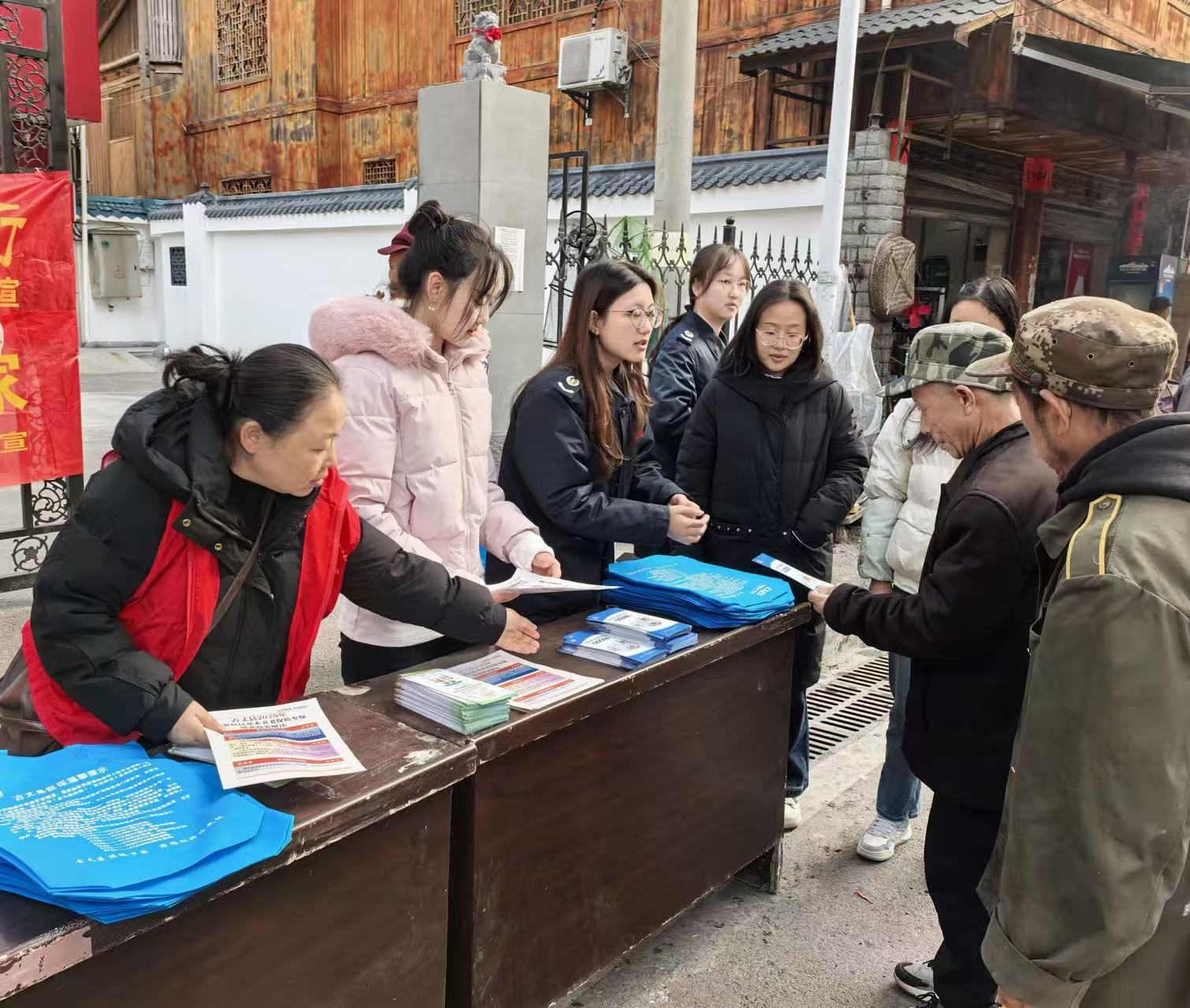 古丈县岩头寨镇：医保宣传“零距离”  群众健康“医”靠