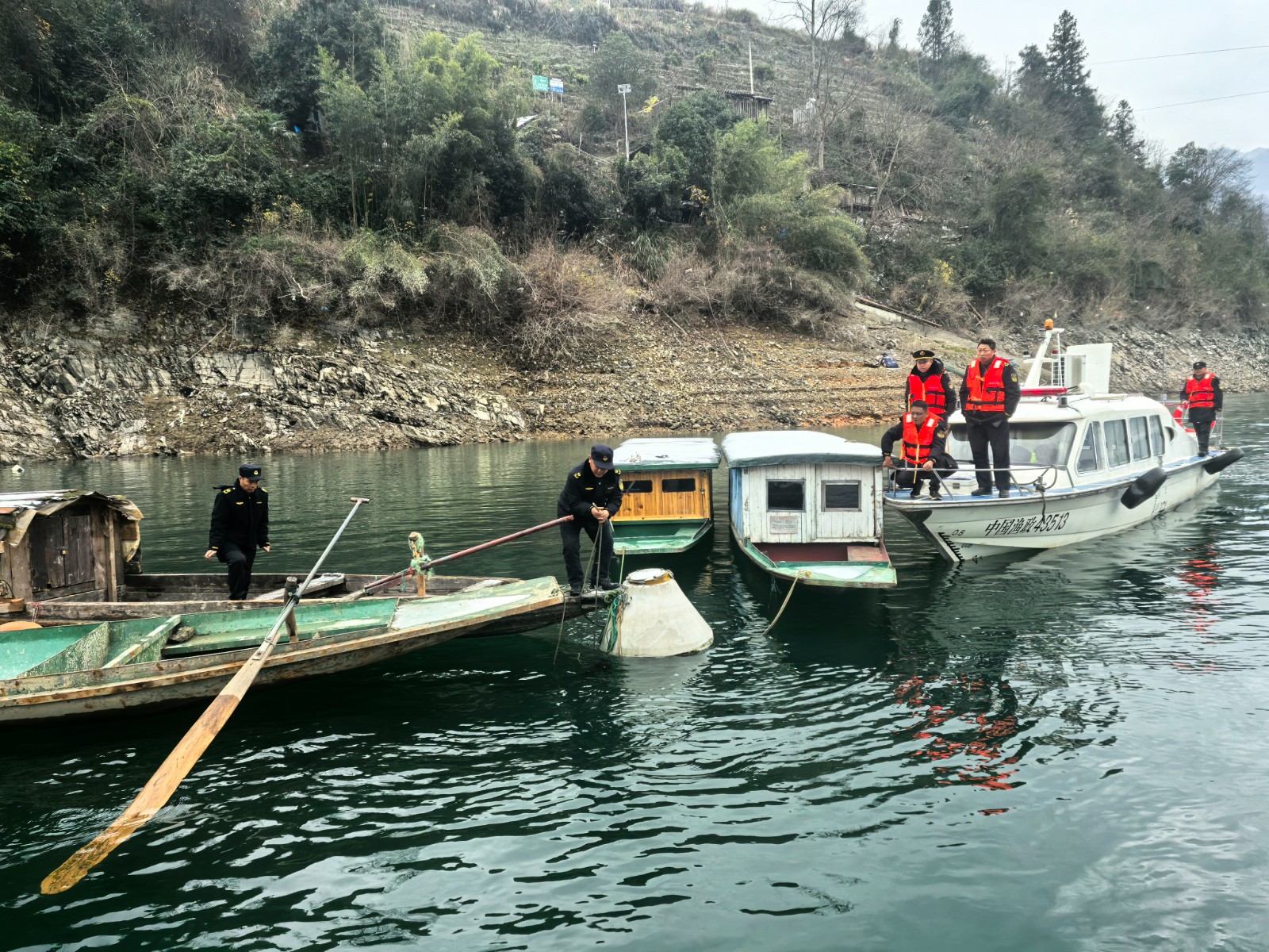 城乡建设和交通运输局：联合执法整治水上交通秩序