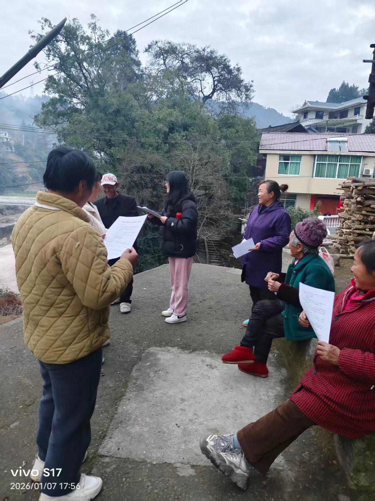 坪坝镇：保核查暖民心 ，安全宣传护冬安