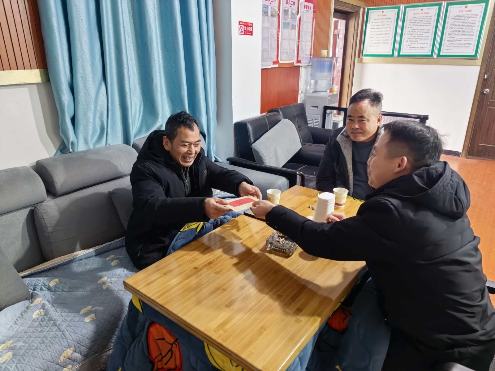 岁寒情深暖人心 春节慰问显尊崇——断龙山镇开展春节退役军人走访慰问活动